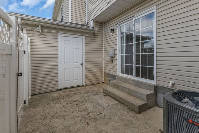 Building Photo - Townhome close to Brentwood and Antioch -A...