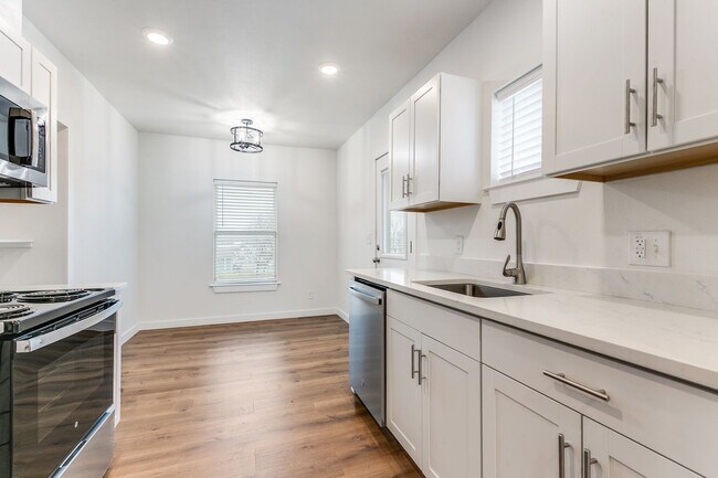 Building Photo - 918 McIlvaine