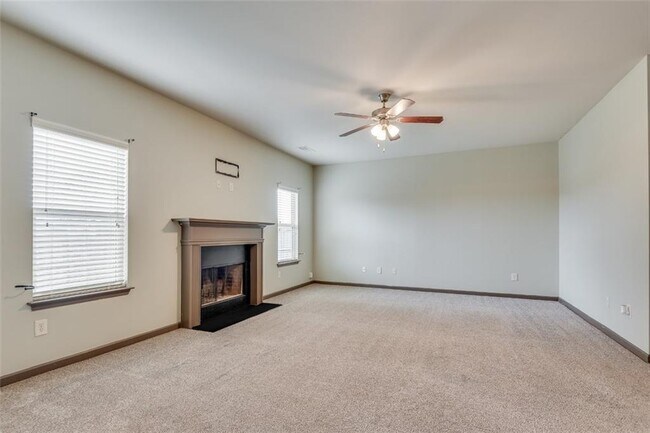 Building Photo - 4135 Whitfield Oak Way NE