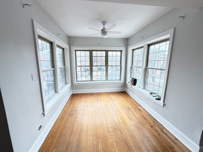 Building Photo - 5674 N Ridge Ave