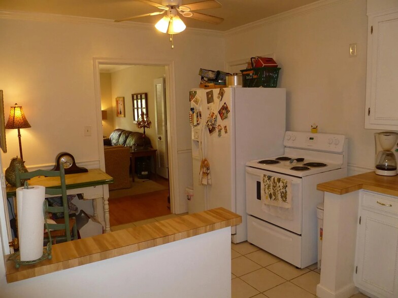 Building Photo - 1506 Garland Dr