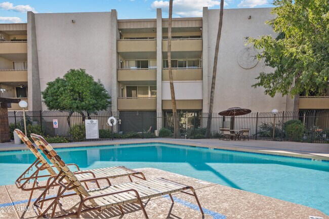 Building Photo - 7625 E Camelback Rd