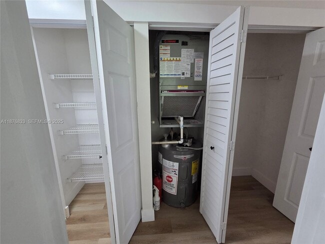 Building Photo - 15798 Woodgate Ct