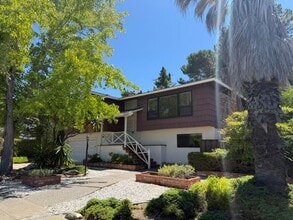 Building Photo - Spacious home in the hills of Redwood City