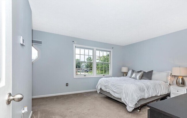 Building Photo - Beautifully maintained townhouse in New Market available before the new school year!