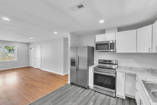 Building Photo - 2BR/1BA Townhome with Granite Countertops & Carport $1465/mo rent