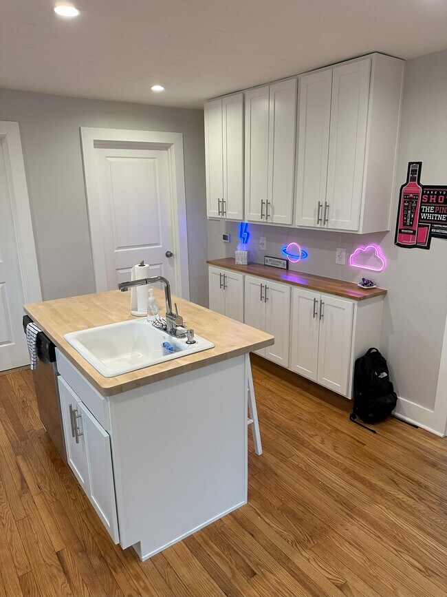 Kitchen Island - 2546 Duck Creek Rd