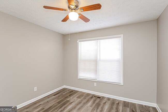 Building Photo - 3957 Edgebrook Dr
