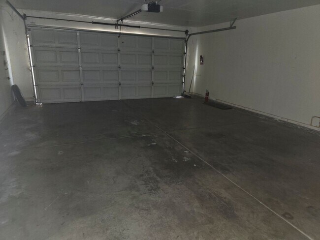 Building Photo - 712 Carrboro Ln