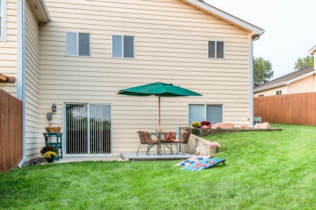 Building Photo - 3 Bed 2 Bath Townhome in Central Loveland