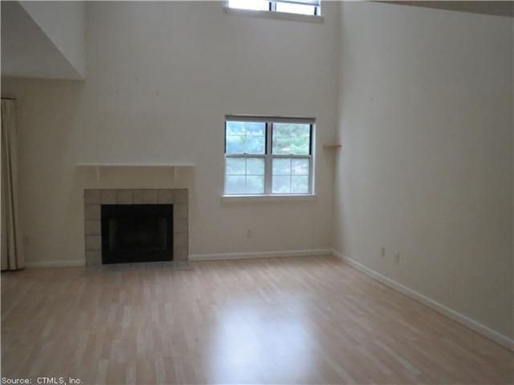 Building Photo - 105 The Mews