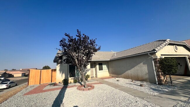 Building Photo - 9083 Powell Ave
