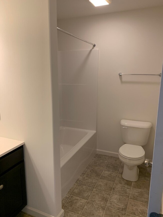 Building Photo - 850 Lantern Ct