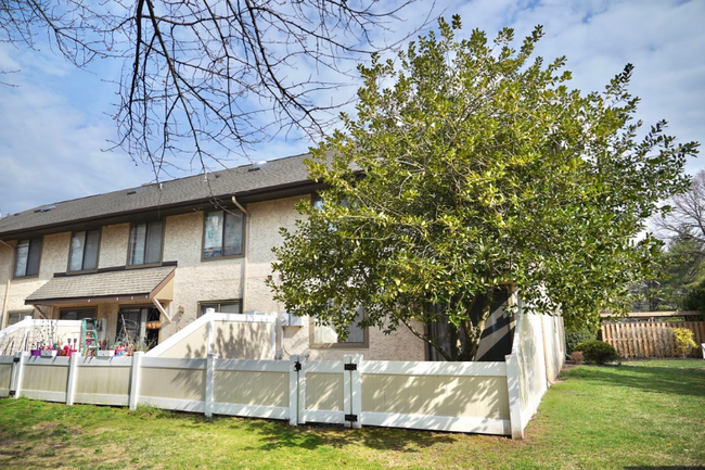 Building Photo - 72 Hampshire Dr
