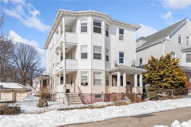 Building Photo - 19 Vale St