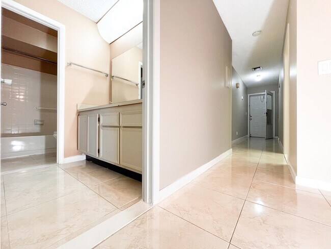 Building Photo - 5939 Forest Hill Blvd