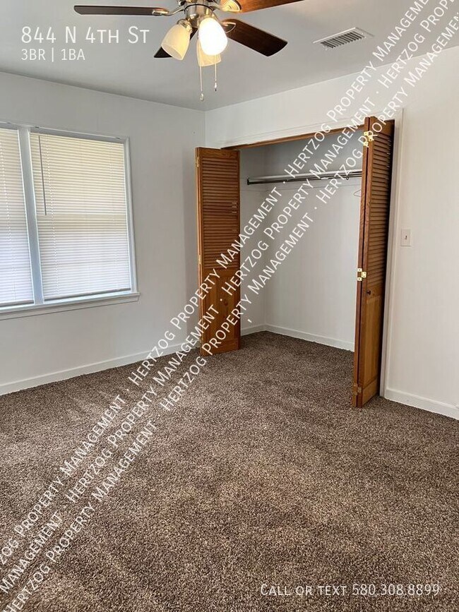 Building Photo - 844 N 4th St