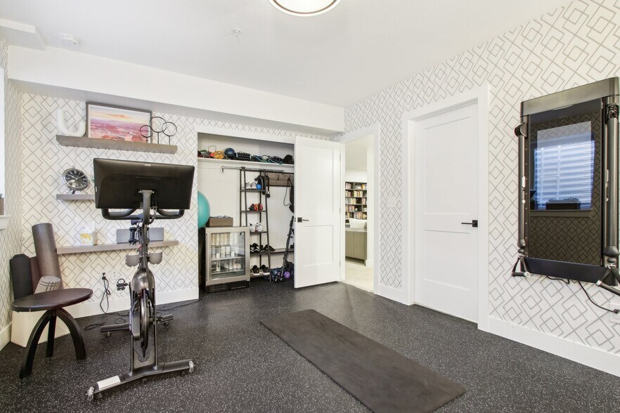 Building Photo - 267 Clementina St