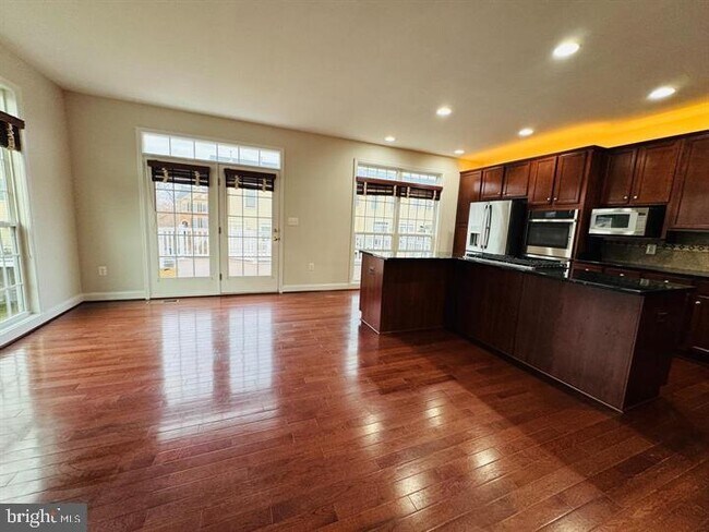Building Photo - 25550 Oak Medley Terrace