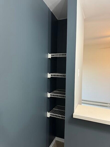 Building Photo - 1324 N Geneva Dr