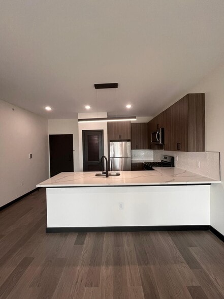 Building Photo - 133 Mallory Ave