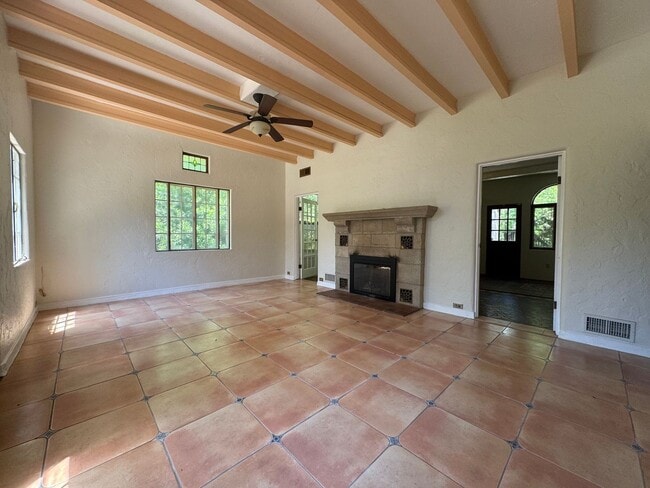 Building Photo - 3 Bed 2 Bath Home in Golfview