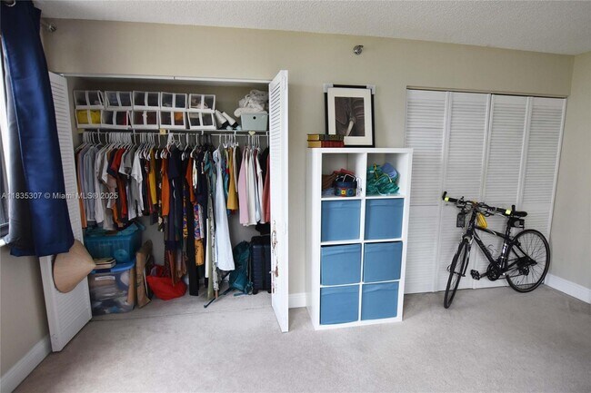 Building Photo - 540 Brickell Key Dr