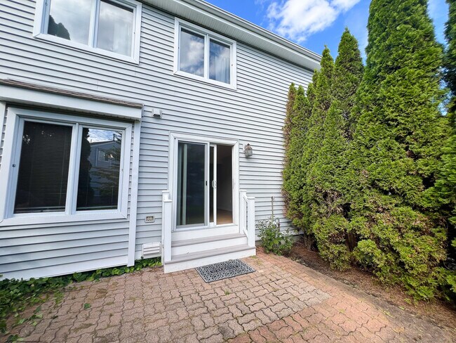 Building Photo - 83 Sandpiper Crescent