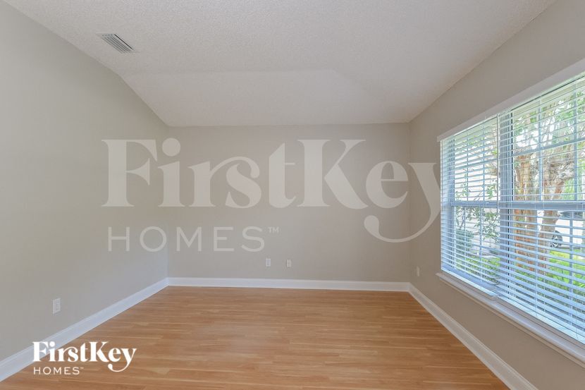 Building Photo - 112 Glen Oaks Dr