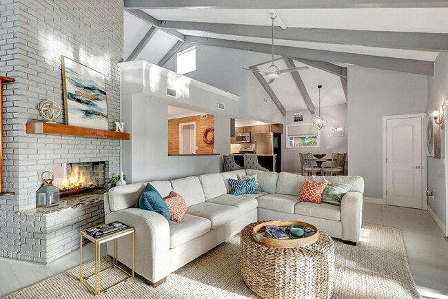 Building Photo - 3271 SE Court Dr