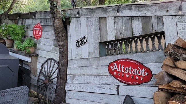 Building Photo - 9835 Willow Creek Commerce Dr