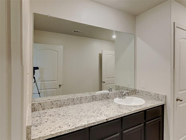 Building Photo - 105 Pettigrew Ct