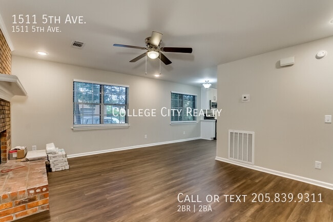 Building Photo - 1511 5th Ave