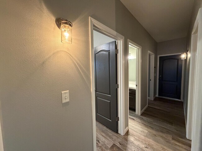 Building Photo - 2785 E Shea Dr