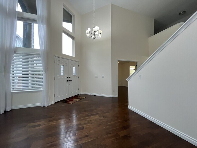 Building Photo - Grand 5 Bedroom Home Featuring 19ft Ceilings, Family Room & Main-Level Suite