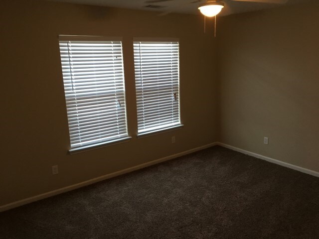 Building Photo - 5 Miller Pond Rd