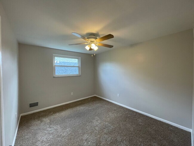 Building Photo - 112 Woodlawn Ave