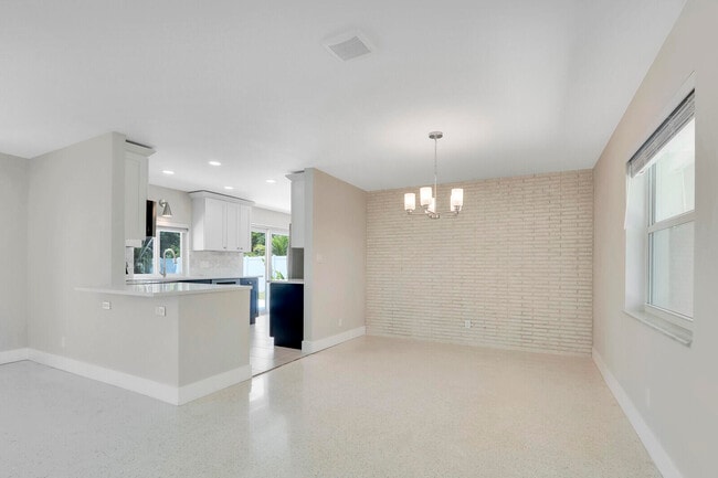 Building Photo - 3898 Holly Dr