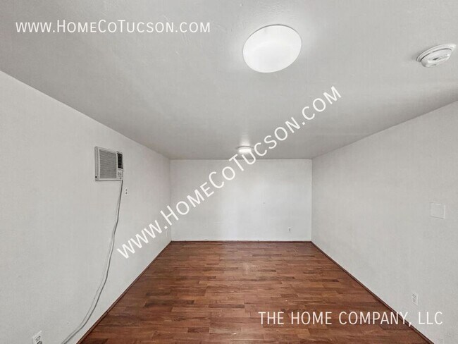 Building Photo - 800 N Alamo Ave