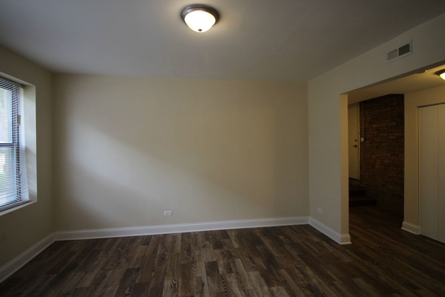 Dining Room/Den - 5003 N Sawyer Ave