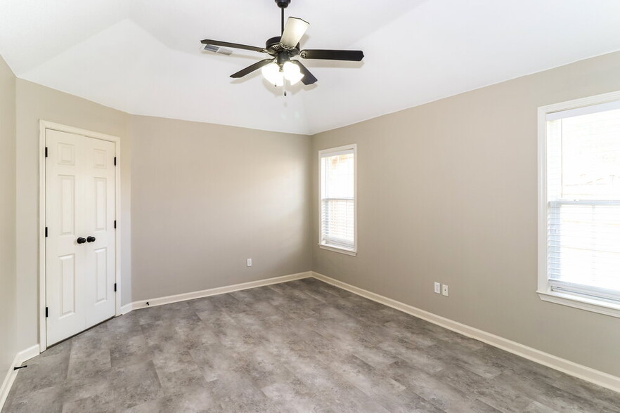 Building Photo - 105 Clay Hills Dr