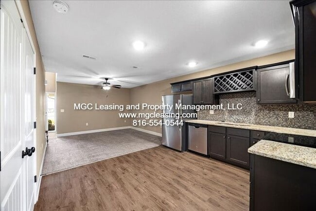 Building Photo - 2102 Hickoryleaf Ln