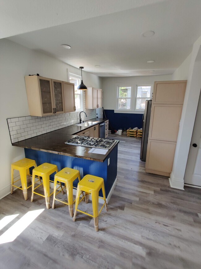 Kitchen 2 - 604 Riverside Ave