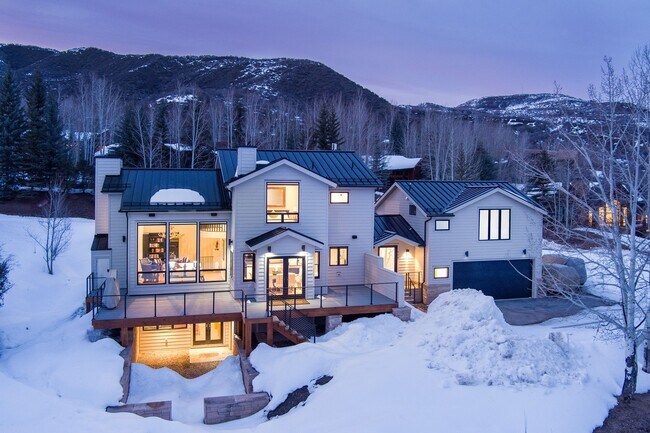 Building Photo - 888 Horse Ranch Dr