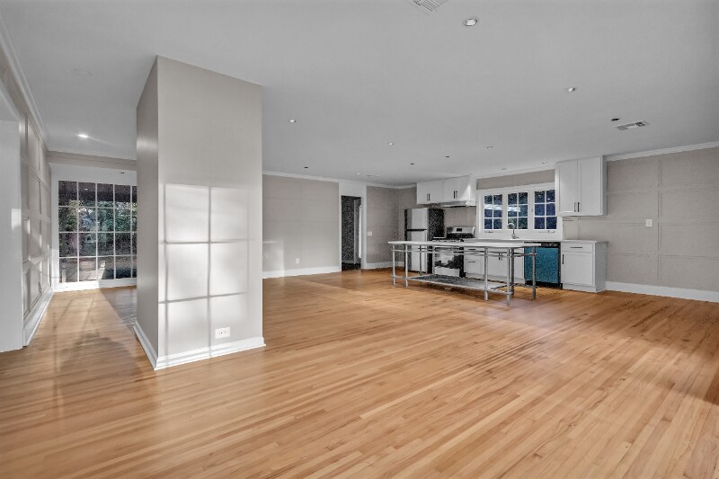 Building Photo - 895 Greg Dr