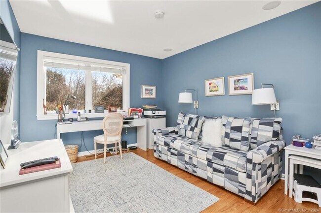 Building Photo - 12 Signal Ln