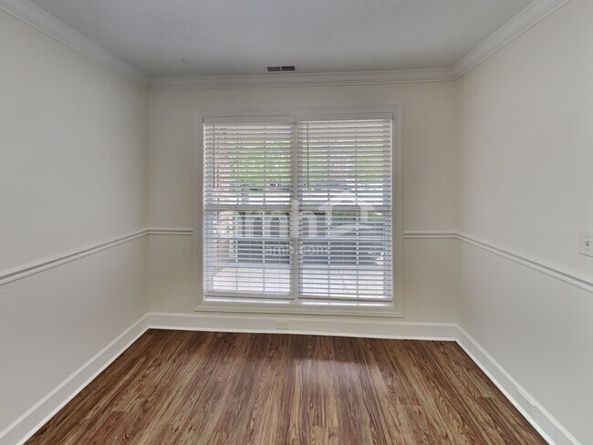 Building Photo - 1725 Kinsale Ave