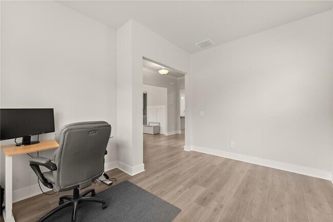 Building Photo - 5841 Woodland Park Ct