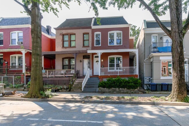 Building Photo - Classy Columbia Heights Row Home! 1/2 Off ...