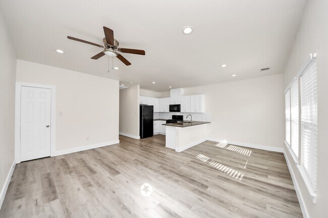 Building Photo - 6827 Mcwilliams Dr